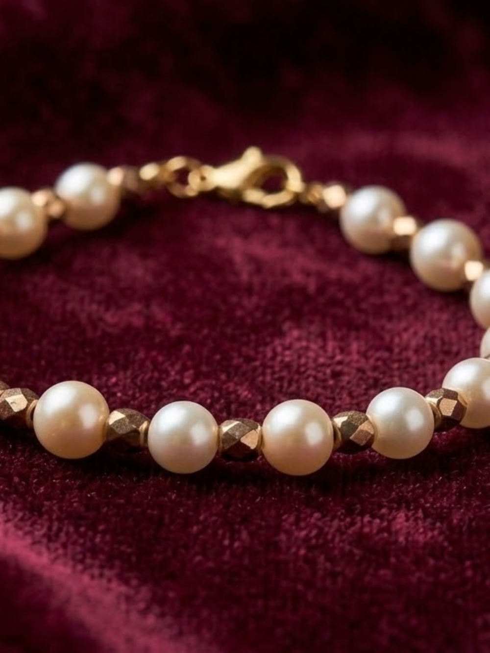 Elegant Pearl & Faceted Gold-Tone Bead Strand Bracelet
